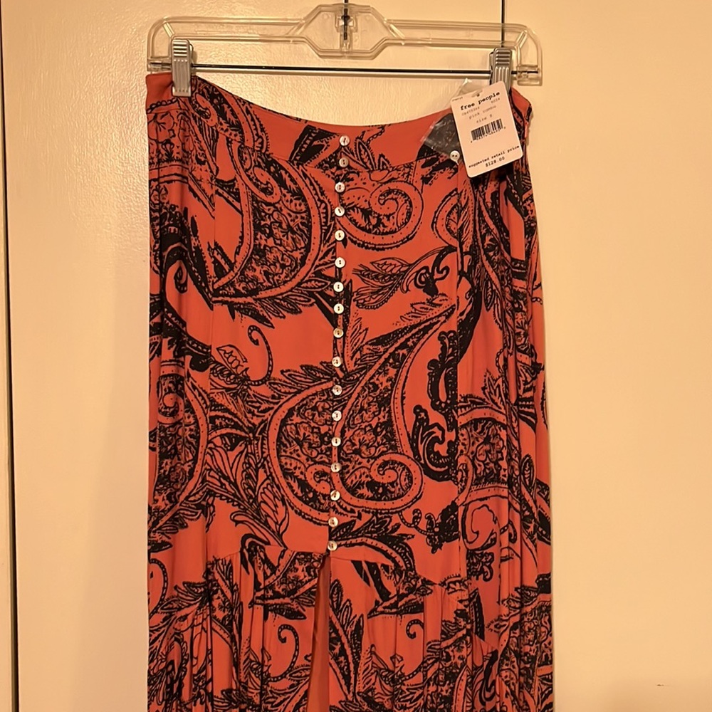 Free People paisley printed Maxi skirt. Nwt, never worn. - Picture 2 of 5